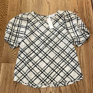NWT Gilli Womens Size Small. Short Sleeve Blouse Top   Black, Grey and White.